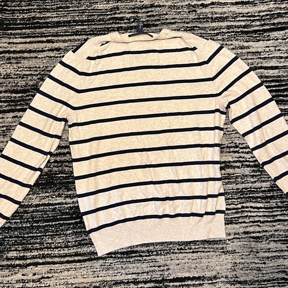 Gap Sweater - Picture 2 of 2